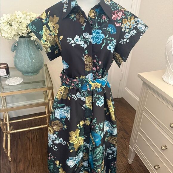 TUCKERNUCK Black Verdant Floral Short Sleeve Dress
ii1 - Picture 4 of 9